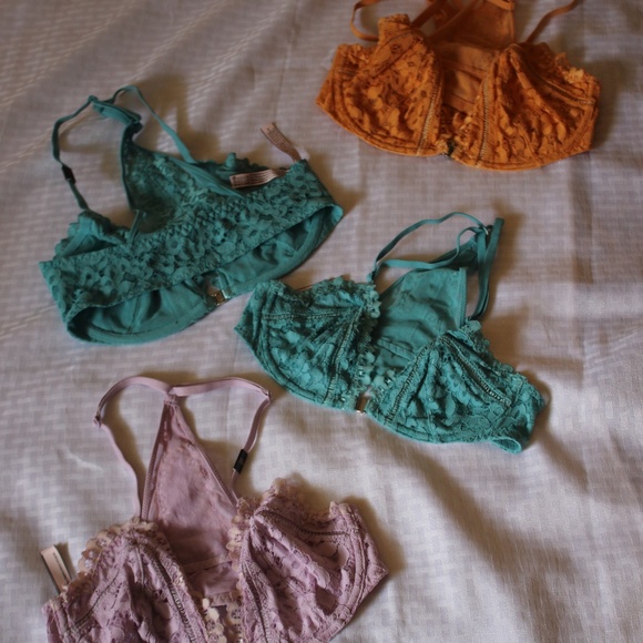 VICTORIA SECRET Other - VS BODY BY VICTORIA, UNLINED PLUNGE W/FRONT CLASP
